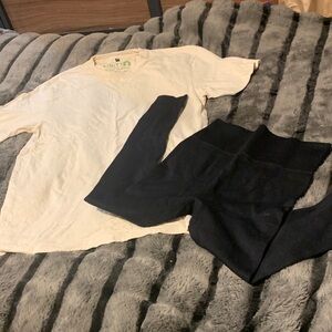 #442 100%Hemp NWOT Cream T-Shirt and Black Leggings SET size Small top/bottom